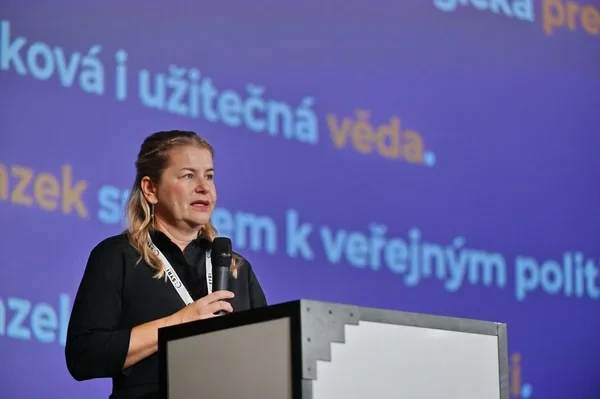 Politicians should  rely on scientific  expertise